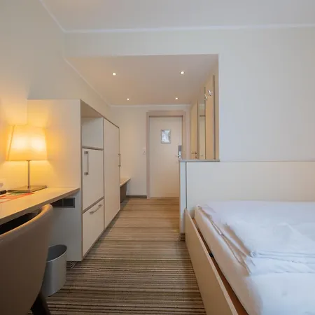 Juno Hotel 3*